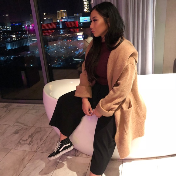 Meet your Posher: ALY - Picture 2 of 4